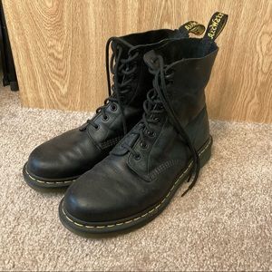 Dr Marten’s 1460 Pascal boots